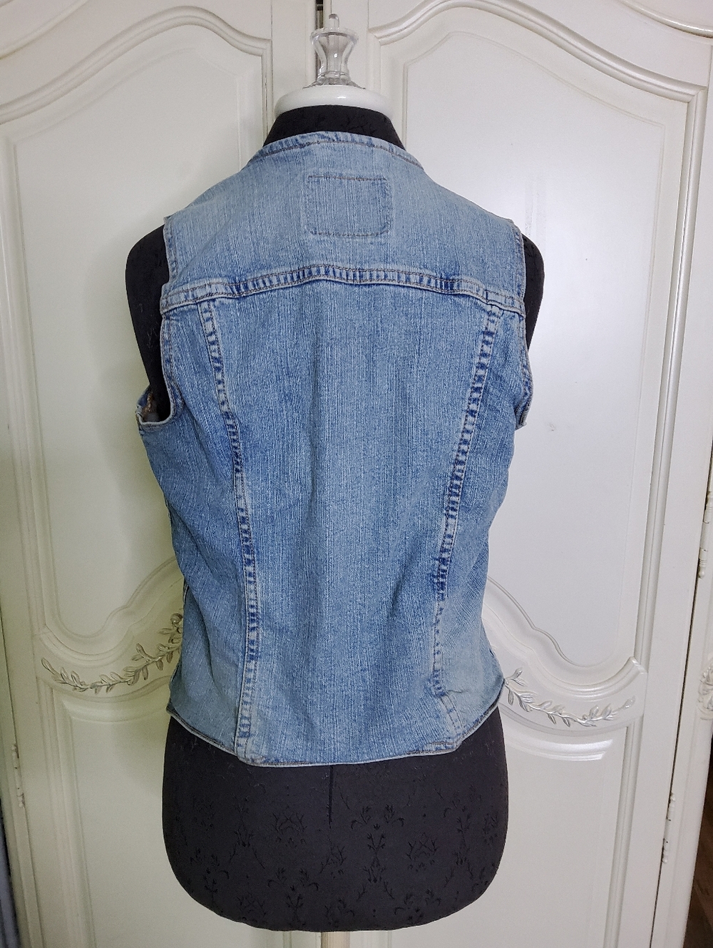 Levi's Light Wash Denim Vest with Red Tab - Picture 5 of 7